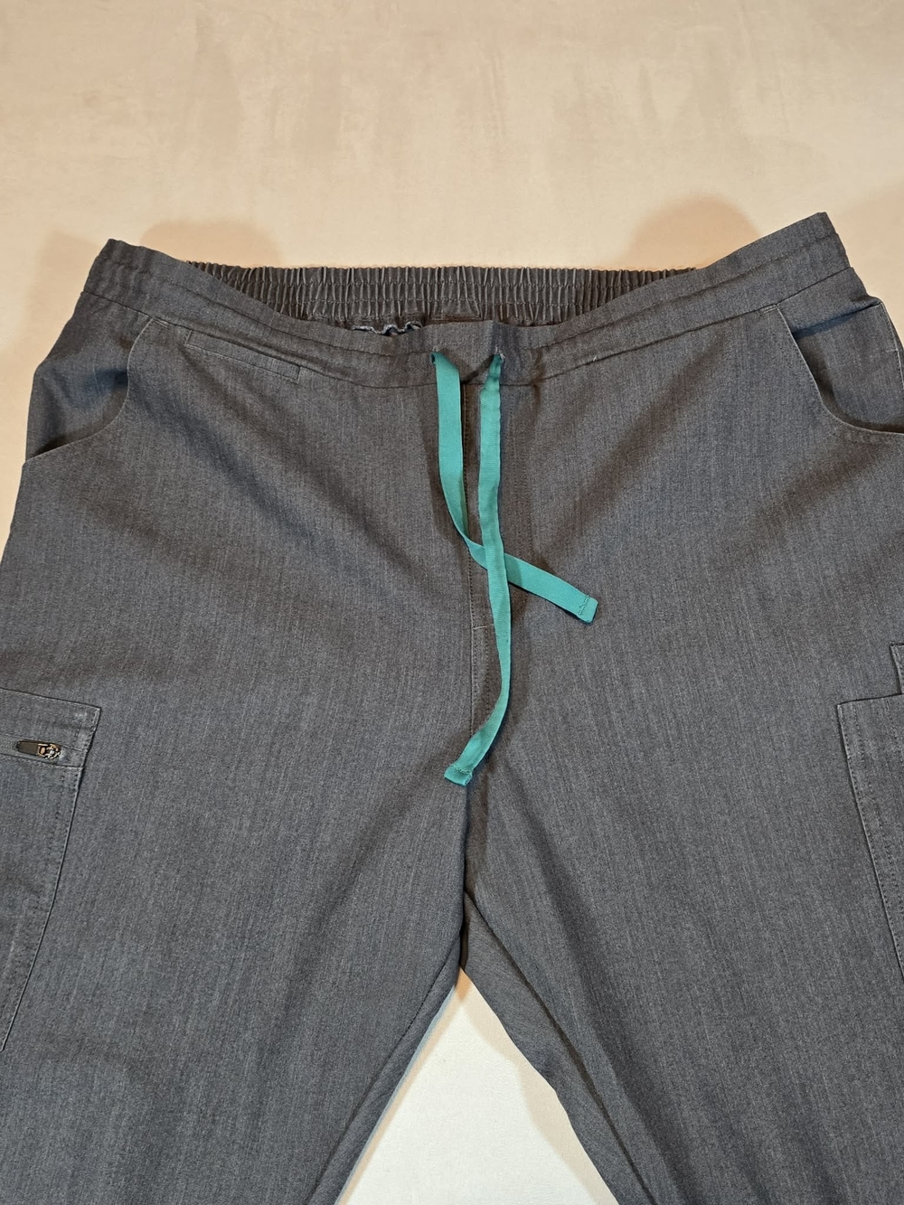 Figs Women's Heather Gray YOLA Scrub Pants with Teal Drawstring Sz. Large Tall